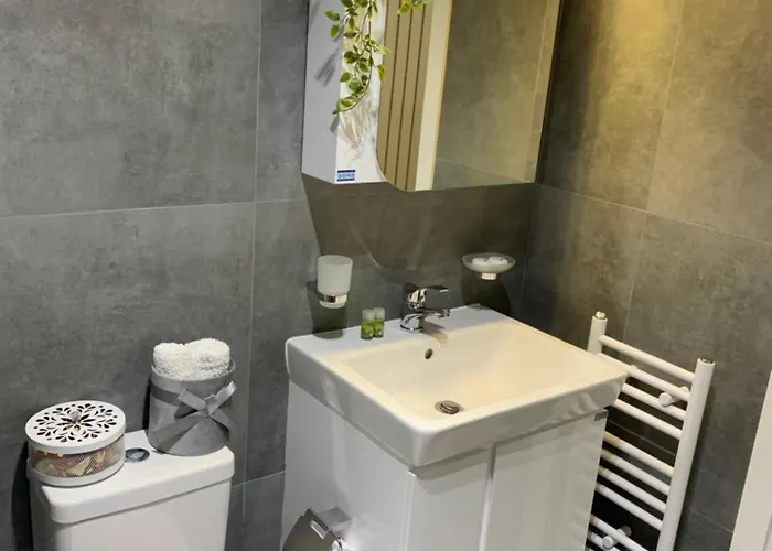 Апартамент The Modern Nest With Free Underground Parking *